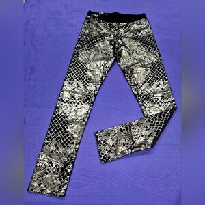 *NWT* Bebe Black/Gunmetal Leggings - XS/TP.